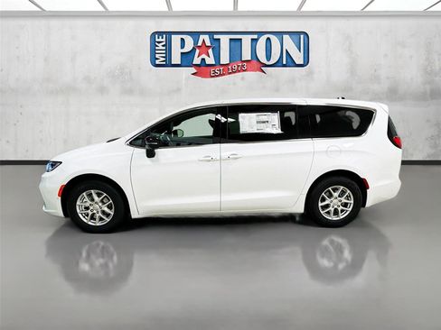 New 2026 Chrysler Pacifica Select FWD image 4