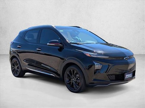 Used 2023 Chevrolet Bolt EUV Premier w/ Sun & Sound Package FWD image 3