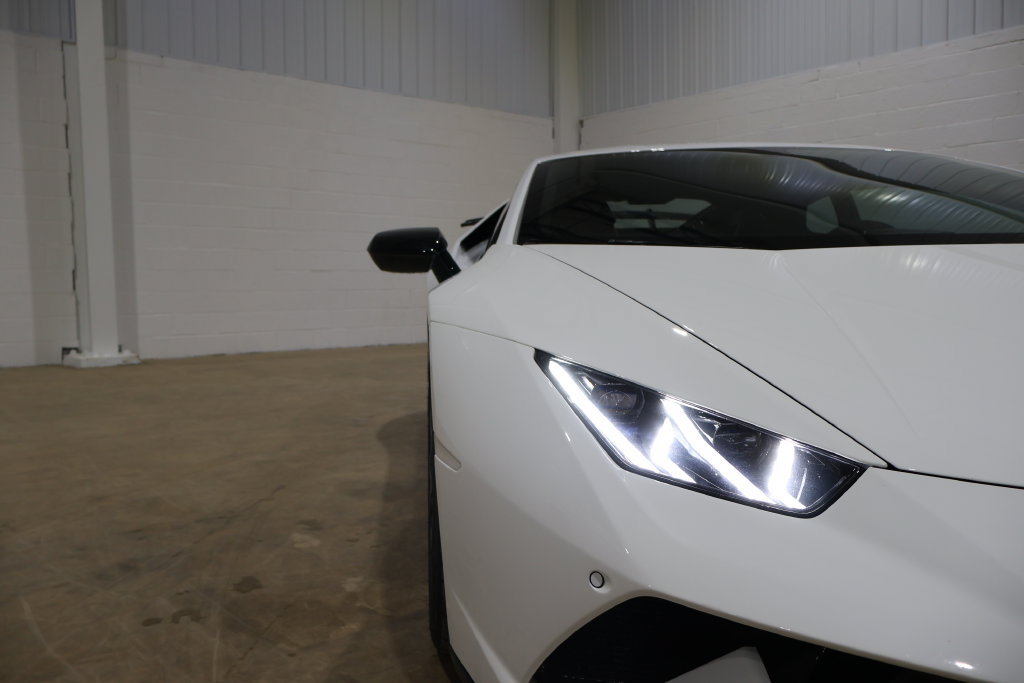 Used 2018 Lamborghini Huracan Performante AWD/4WD image 5