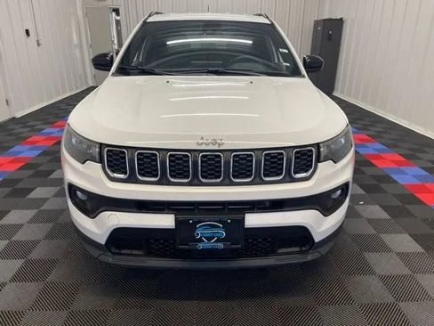 Used 2024 Jeep Compass Latitude AWD/4WD image 8