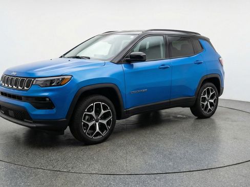 Used 2025 Jeep Compass Limited image 3