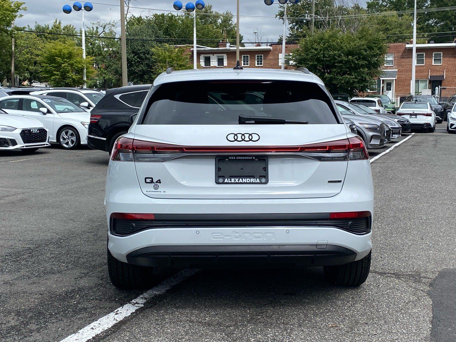 Used 2024 Audi Q4 e-tron Premium Plus w/ Premium Plus AWD/4WD image 4