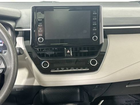 Used 2020 Toyota Corolla LE FWD image 18