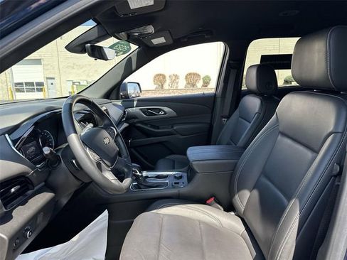 Used 2023 Chevrolet Traverse LT w/ LT Premium Package AWD/4WD image 19