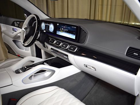 Used 2025 Mercedes-Benz Maybach GLS 600 4MATIC image 27