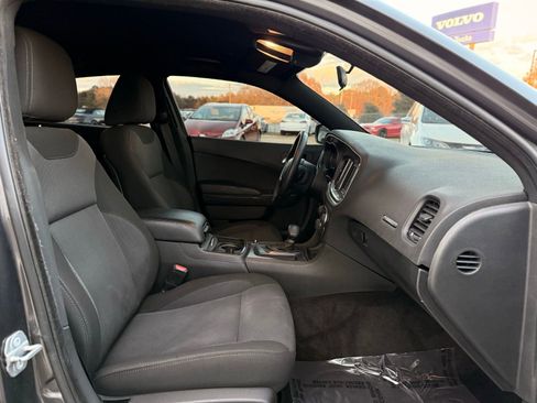 Used 2018 Dodge Charger SXT w/ Blacktop Package image 22