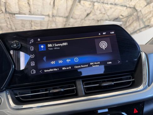 Used 2025 Chevrolet Trax LT image 21