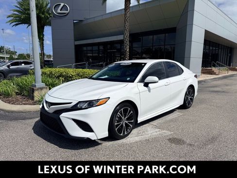 Used 2020 Toyota Camry SE image 1