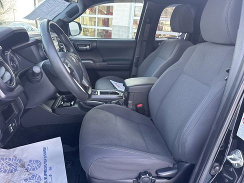 Used 2019 Toyota Tacoma TRD Sport image 20