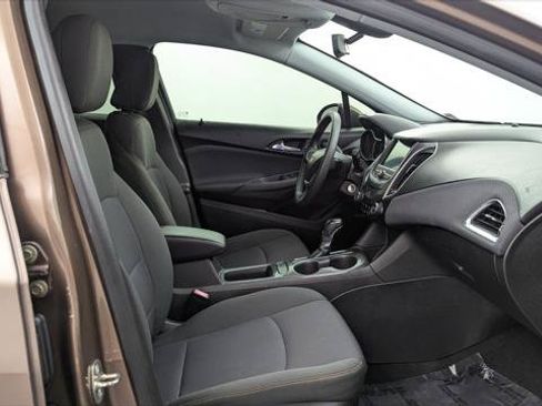 Used 2019 Chevrolet Cruze LS w/ LS Convenience Package FWD image 21