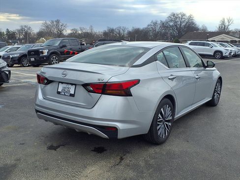 Used 2024 Nissan Altima 2.5 SV image 4