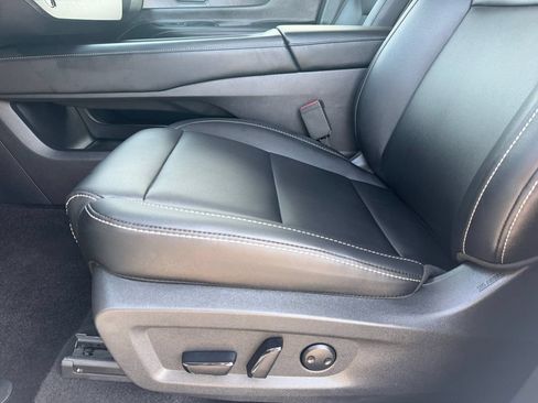 Used 2025 Nissan Murano SV AWD/4WD image 11