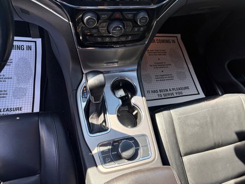 Used 2021 Jeep Grand Cherokee Limited image 15