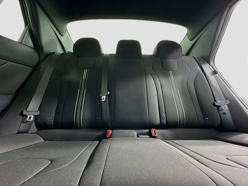 Certified 2025 Hyundai Elantra Sport image 36