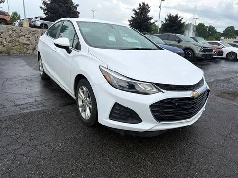 Used 2019 Chevrolet Cruze LT w/ LT Fleet Convenience Package FWD image 3