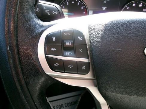 Used 2022 Ford Explorer Limited AWD/4WD image 18