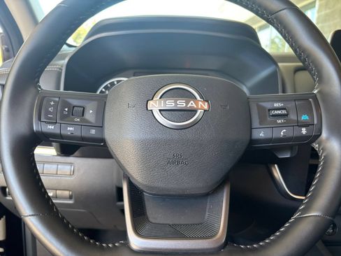 Used 2025 Nissan Rogue SV FWD image 30