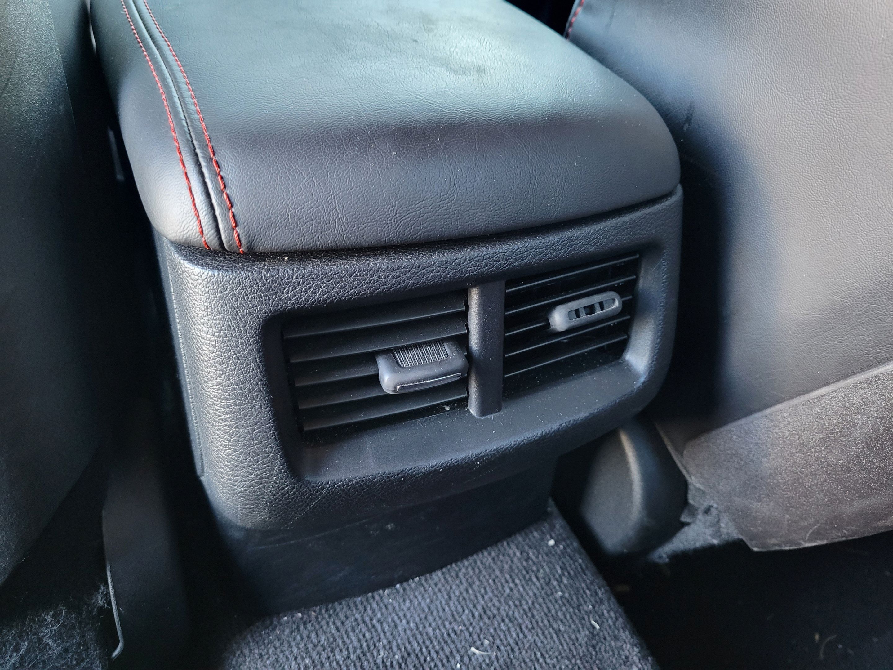 Used 2015 Dodge Challenger R/T Plus RWD image 10