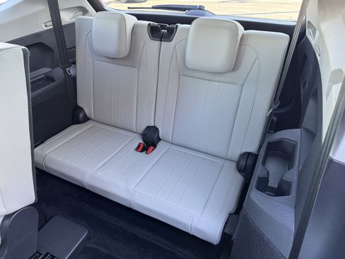 Used 2024 Volkswagen Tiguan SE FWD image 36