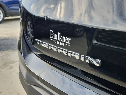 Used 2023 GMC Terrain SLE w/ Driver Convenience Package image 12