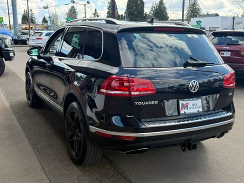 Used 2015 Volkswagen Touareg Sport image 5