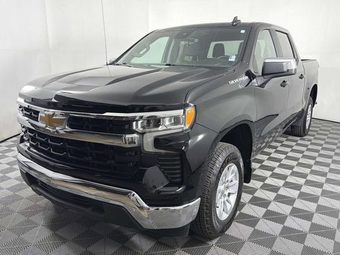 Used 2025 Chevrolet Silverado 1500 LT RWD image 3