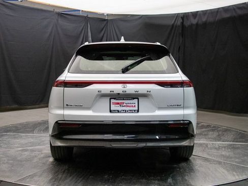 Used 2025 Toyota Crown Signia image 11