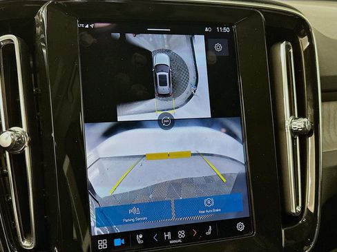 Used 2025 Volvo XC40 B5 Plus image 23