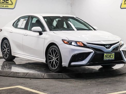 Used 2024 Toyota Camry SE FWD image 5