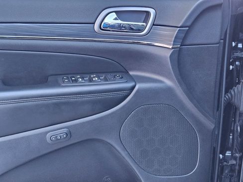 Used 2020 Jeep Grand Cherokee Limited X image 18