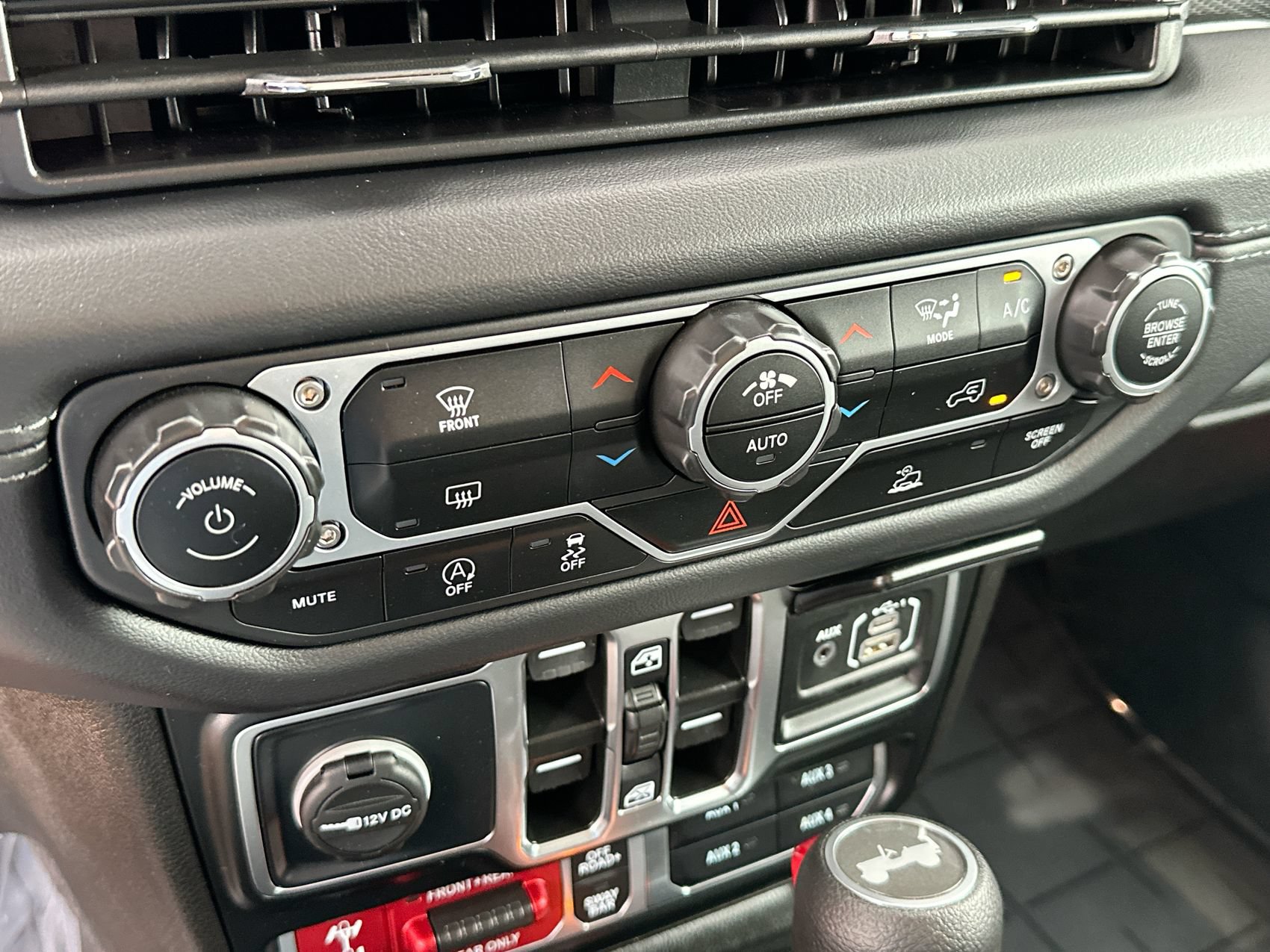 Used 2025 Jeep Wrangler Unlimited Rubicon AWD/4WD image 18