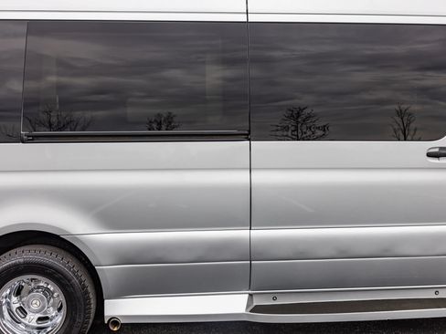 Used 2019 Mercedes-Benz Sprinter 170 w/ Premium Plus Package image 18