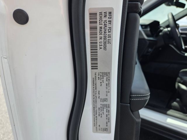 Used 2025 Jeep Grand Cherokee Altitude AWD/4WD image 18