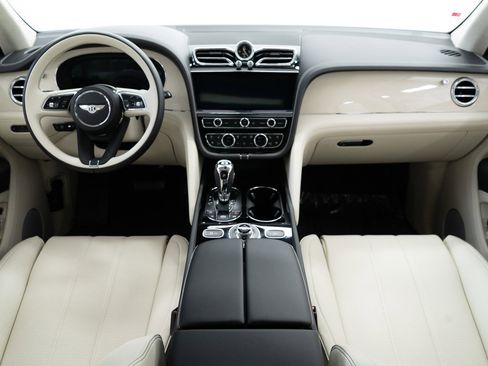 Used 2024 Bentley Bentayga V8 image 26
