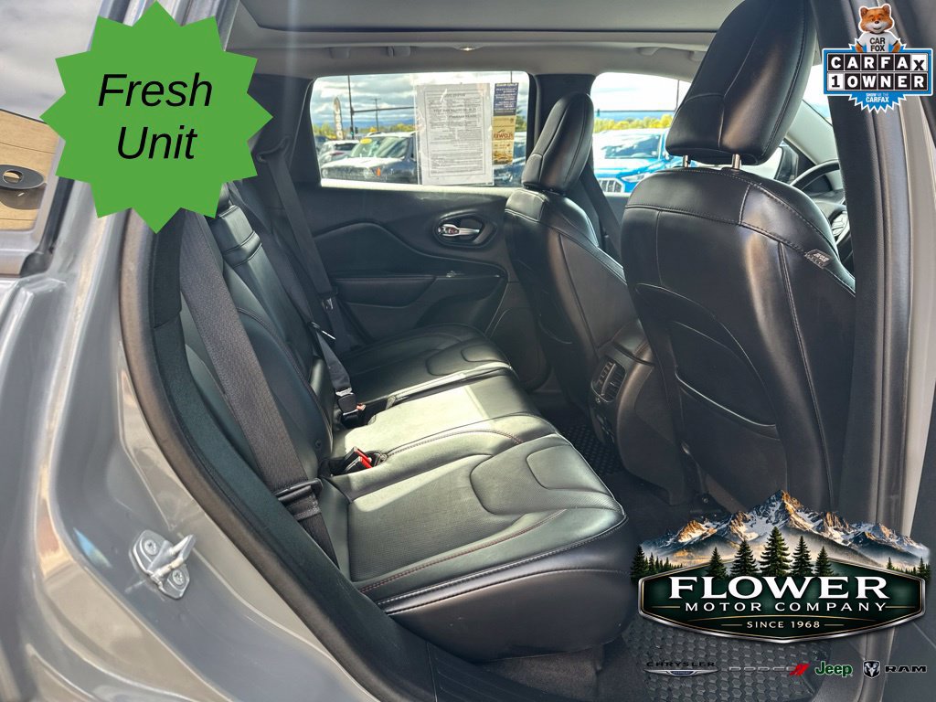 Used 2019 Jeep Cherokee Trailhawk AWD/4WD image 15