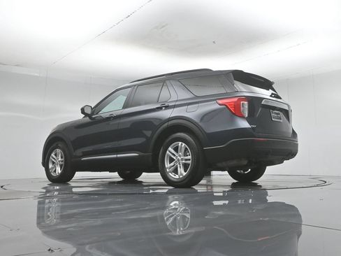 Used 2023 Ford Explorer XLT RWD image 4
