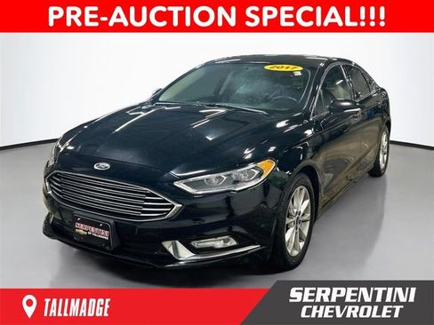 Used 2017 Ford Fusion SE w/ Fusion SE Technology Package FWD image 1