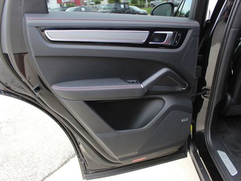 Used 2019 Porsche Cayenne AWD/4WD image 19