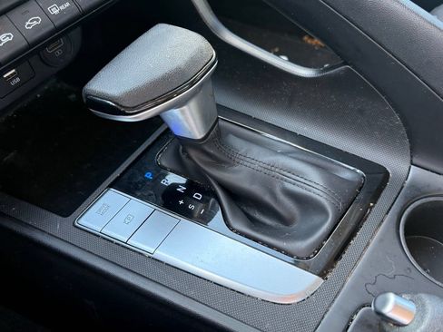 Used 2021 Hyundai Elantra SE FWD image 16