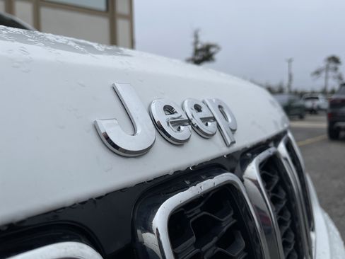 Used 2019 Jeep Grand Cherokee Limited image 25