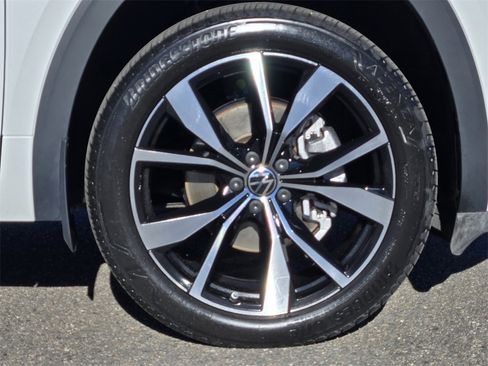 Used 2024 Volkswagen Atlas Cross Sport SEL Premium R-Line image 11