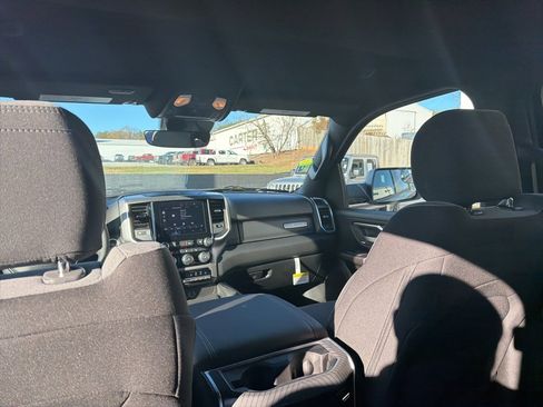 New 2026 RAM 1500 4x4 Crew Cab image 25