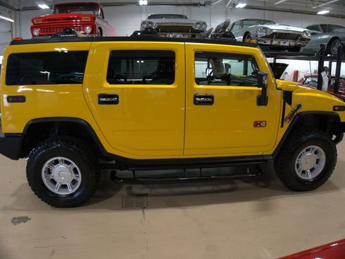Used 2003 HUMMER H2 w/ Preferred Equipment Group image 2