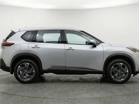 Used 2025 Nissan Rogue SV image 11