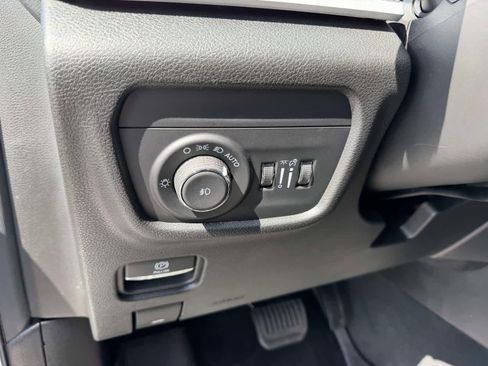 Used 2025 Jeep Grand Cherokee Limited image 19