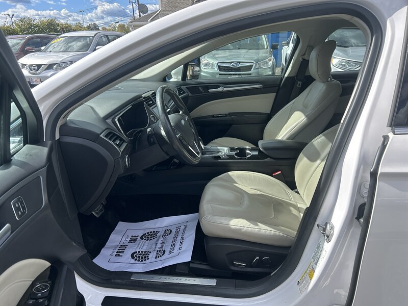 Used 2014 Ford Fusion Titanium FWD image 9