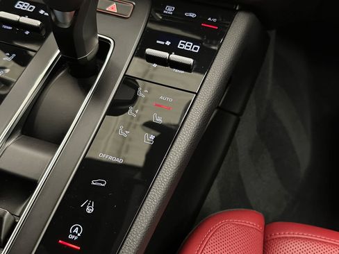 Used 2024 Porsche Macan S image 30