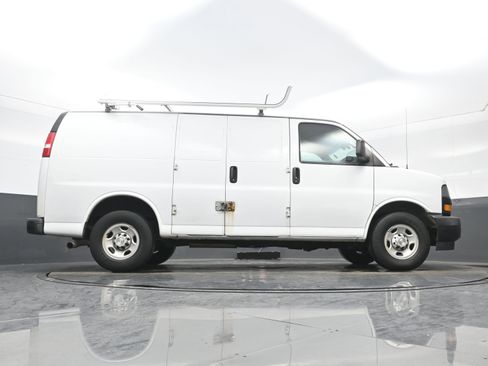 Used 2019 Chevrolet Express 3500 w/ Driver Convenience Package image 27