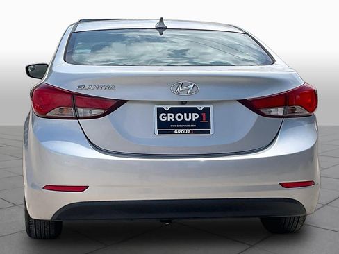 Used 2014 Hyundai Elantra SE w/ Option Group 02 FWD image 3