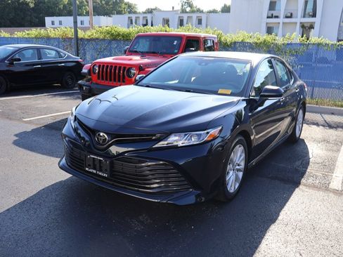 Used 2018 Toyota Camry LE w/ Convenience Package FWD image 3